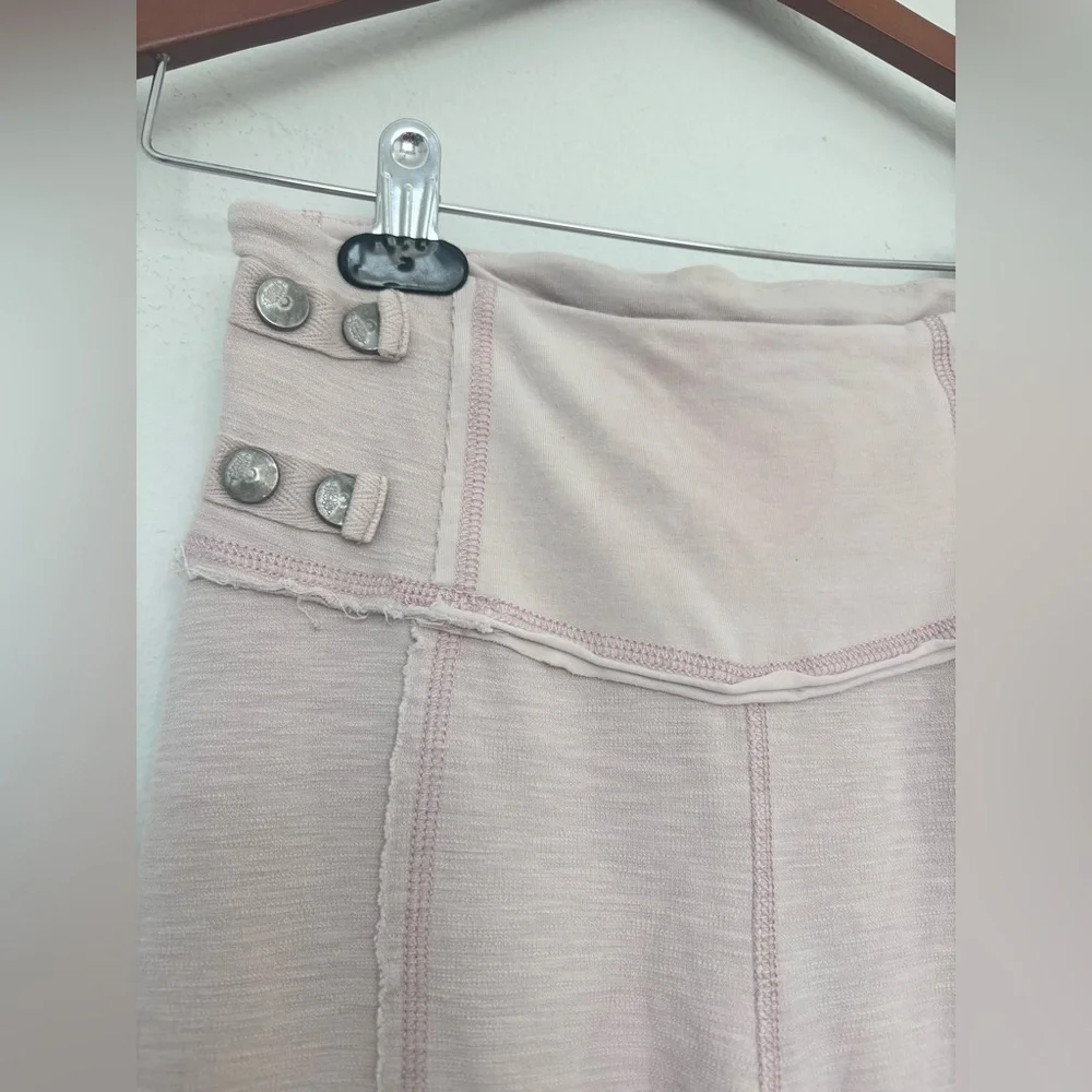FREE PEOPLE MOVEMENT MUTED PINK BOHEMIAN STYLE LEGGING PANTS SZ SMALL - Picture 4 of 10
